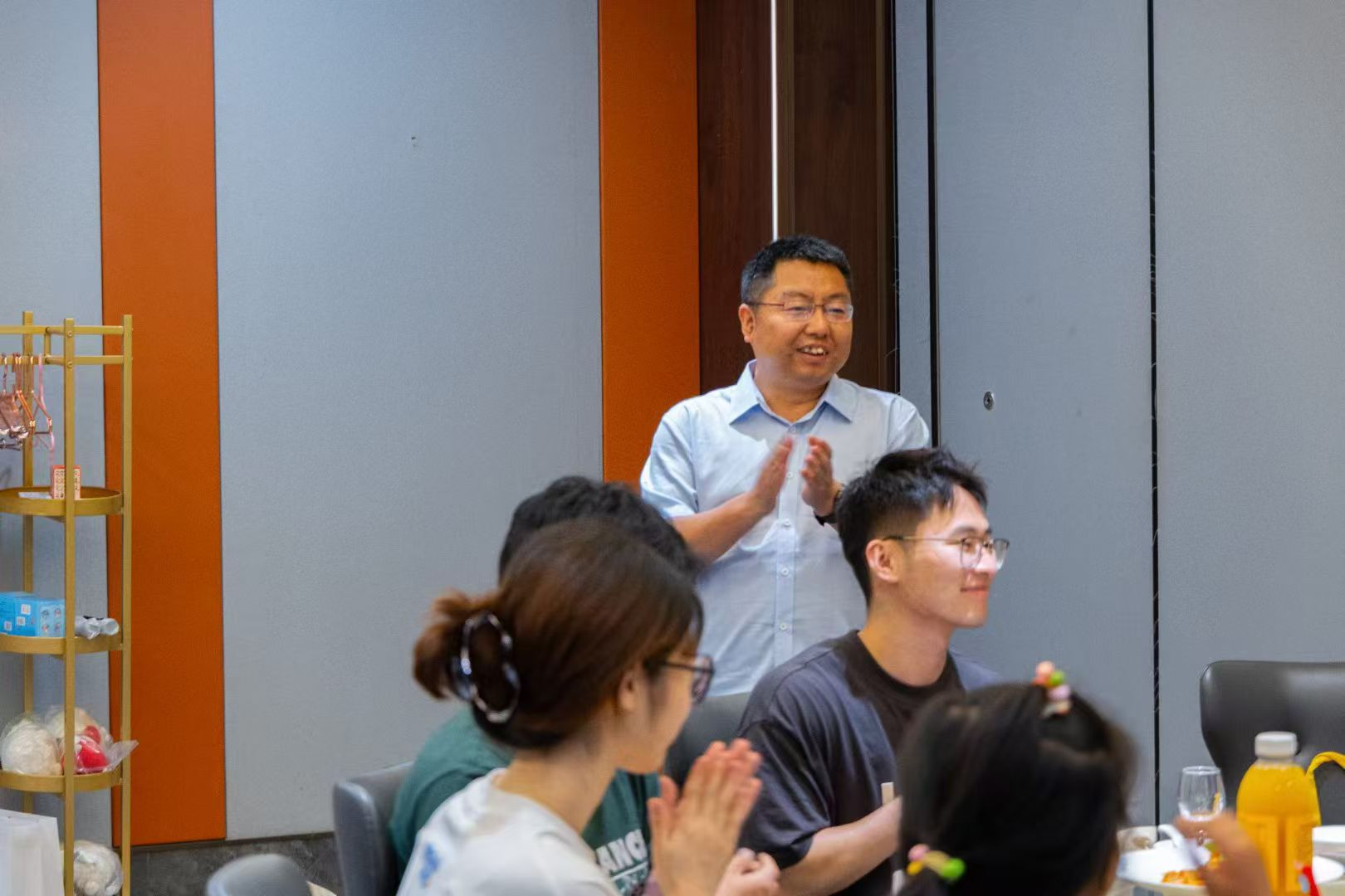 2025届毕业聚餐在悦港海鲜进行